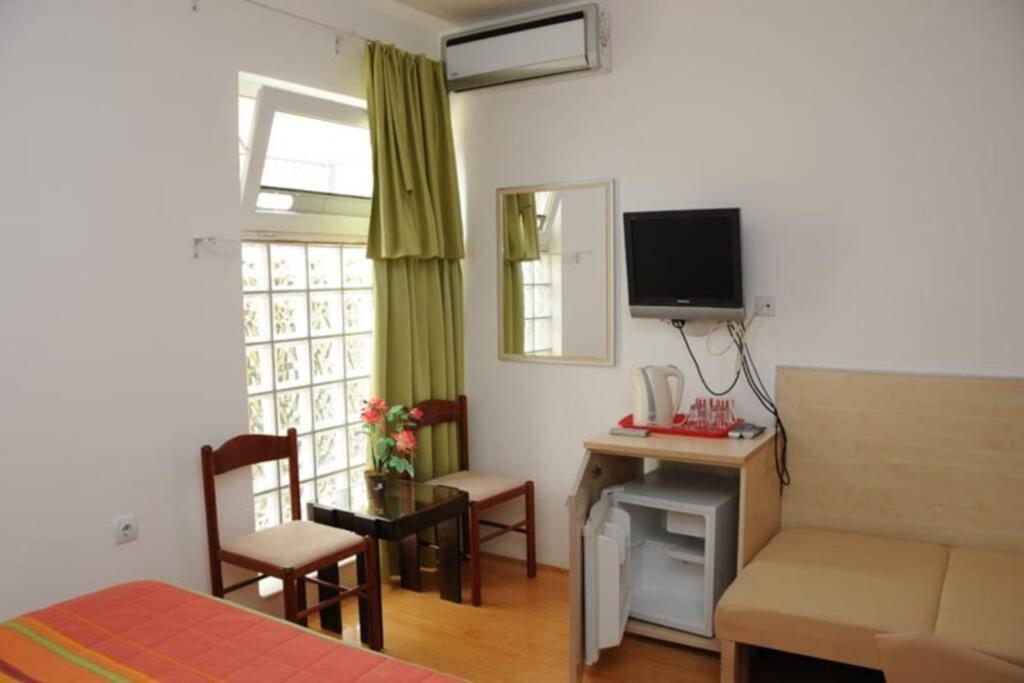 BMV room for 2-3 persons Sveti Stefan Eksteriør bilde